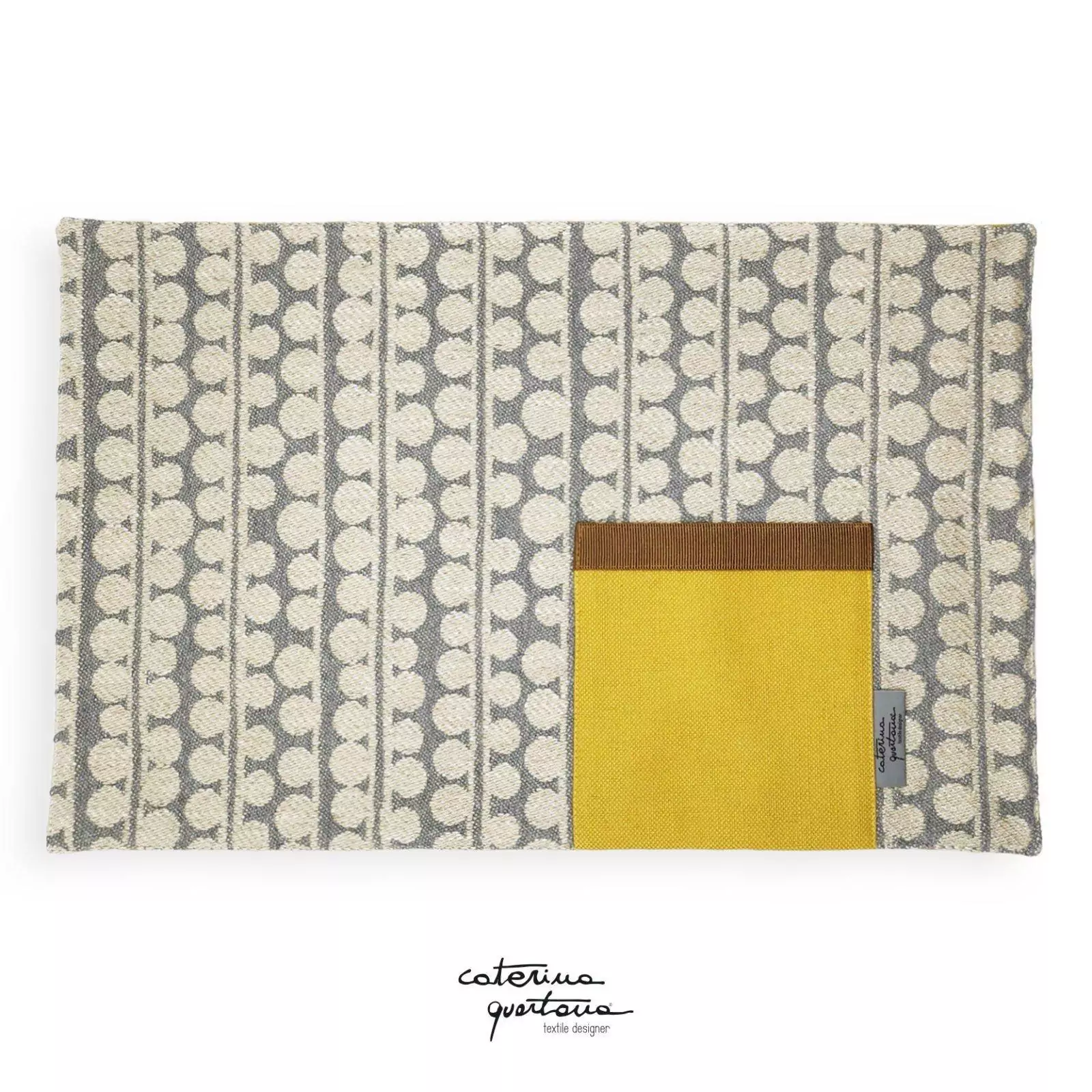 Tovaglietta in Lino disegno Bouclé colore grigio e giallo limone, con tasca giallo limone e canetè cammello