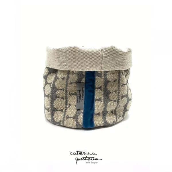 Cestino in Lino disegno Bouclé color grigio ed écru, nastro in velluto carta da zucchero