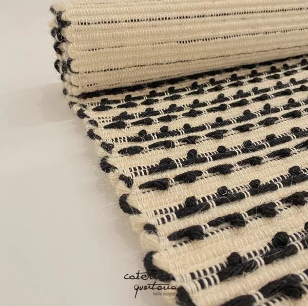 Wool rug with bouclé motif - Image 3