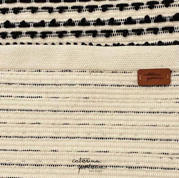 Wool rug with bouclé motif - Image 2