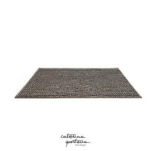 Wool rug with bouclé motif