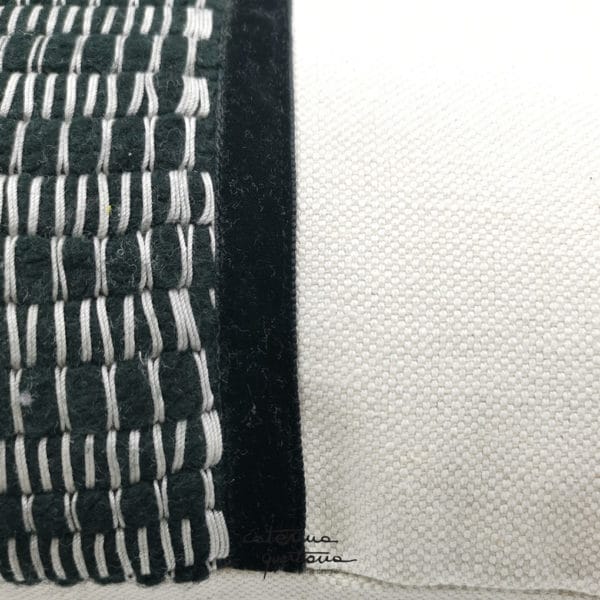 Cuscino in lana nera Hand Made - immagine 3