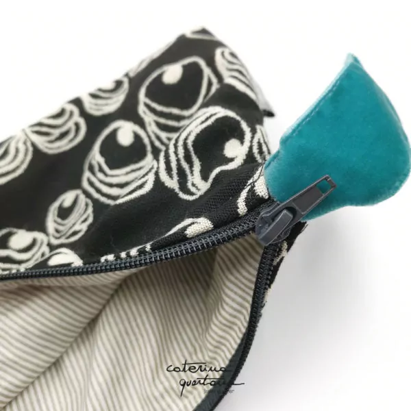 Pochette in tessuto jacquard colore nero bianco e velluto verde smeraldo - immagine 3