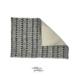 Linen placemat with Frisée design in black and natural color