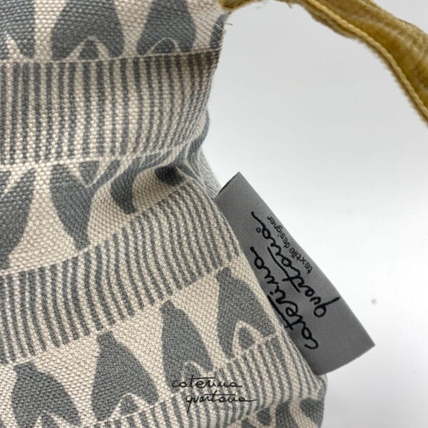 Linen pochette with gray Frisée design and gold velvet - Image 3