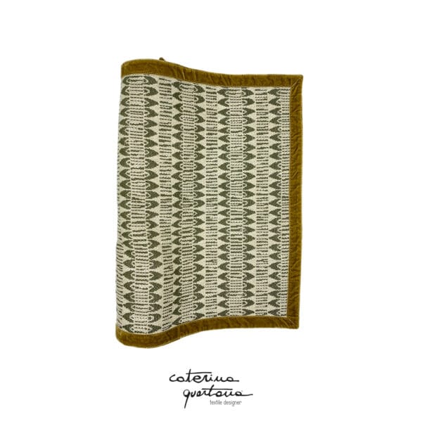 Striscia Decorativa in Lino disegno Frisée color verde bosco con bordo in velluto oro