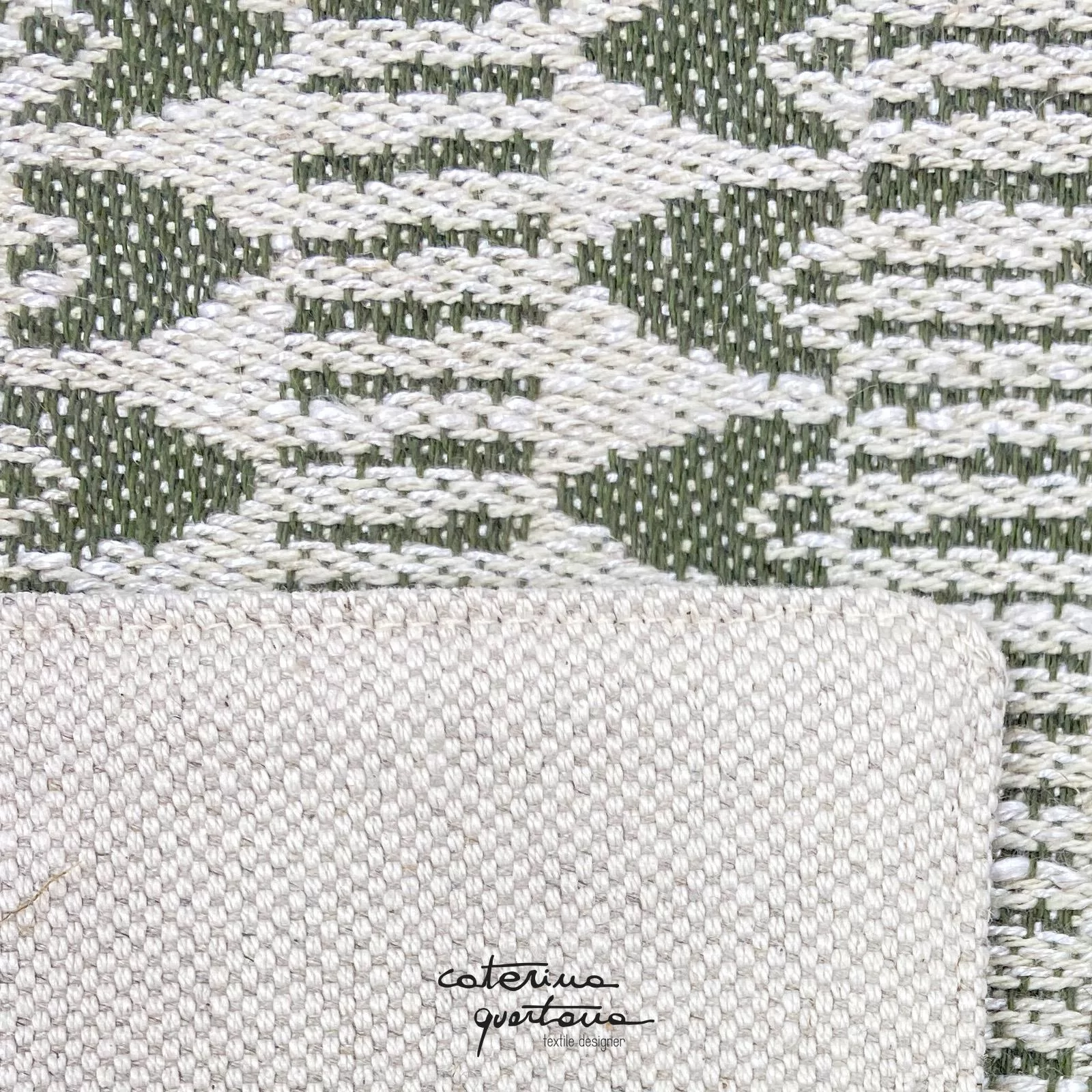 Tovaglietta colazione in lino disegno Frisée colore verde bosco e naturale - immagine 2