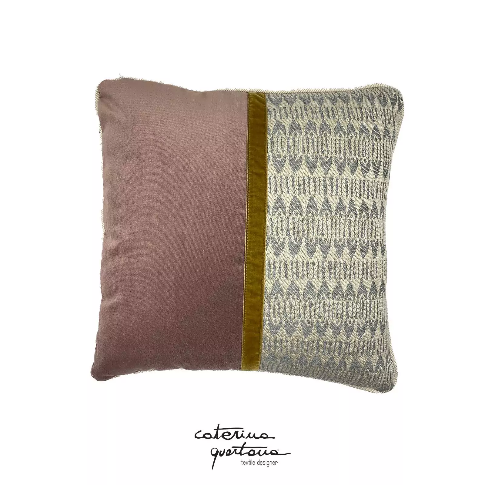 Cuscino in lino disegno Frisée color écru e grigio unito al velluto rosa antico e oro