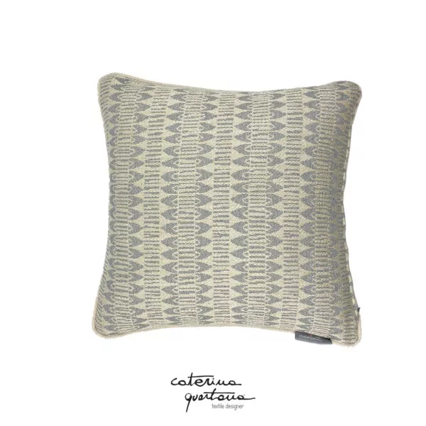 Cuscino in lino disegno Frisée color écru e grigio unito al velluto color naturale e oro - immagine 2