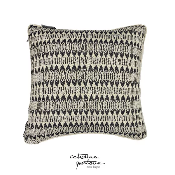 Ecru and black Frisée design linen cushion combined with gold and black velvet - Image 3