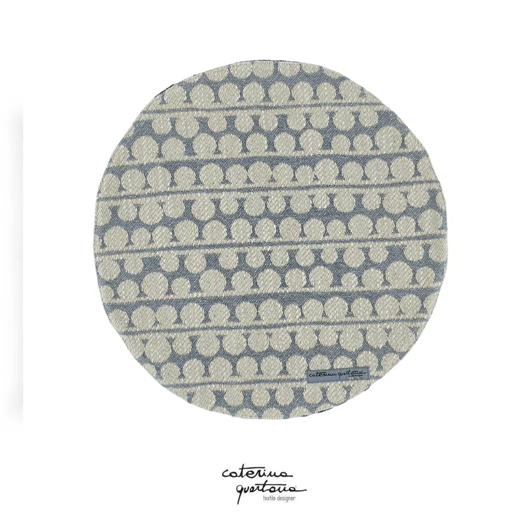 Linen placemat with Bouclè design in black and gray - Image 3