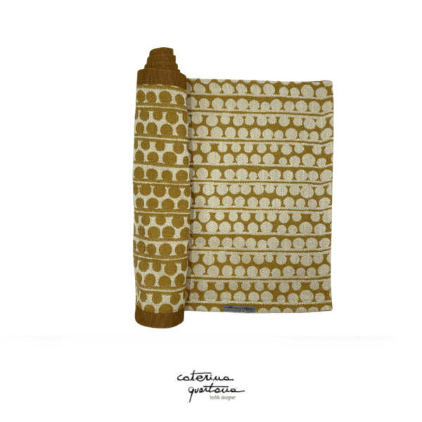 Striscia Decorativa in Lino disegno Bouclè color biscotto, con bordo in canetè color cammello - immagine 2