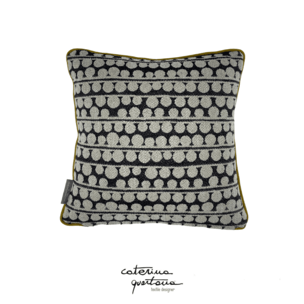 Cuscino in lino disegno Bouclè colore nero e verde oliva con nastro canetè color beige - Image 2