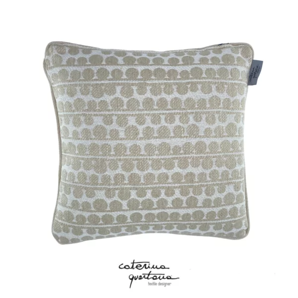 Cuscino in lino disegno Bouclè color écru e velluto colore giallo zafferano, con nastro in velluto colore nero - immagine 2