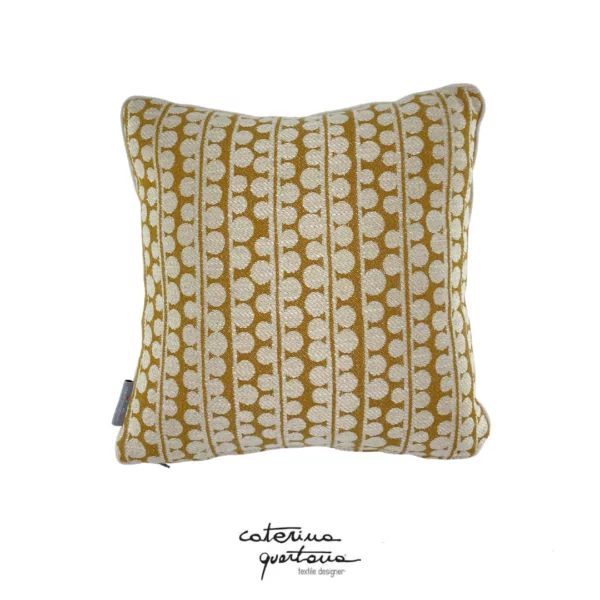 Cuscino in lino disegno Bouclé colore biscotto e senape con nastro canetè colore nero - immagine 2
