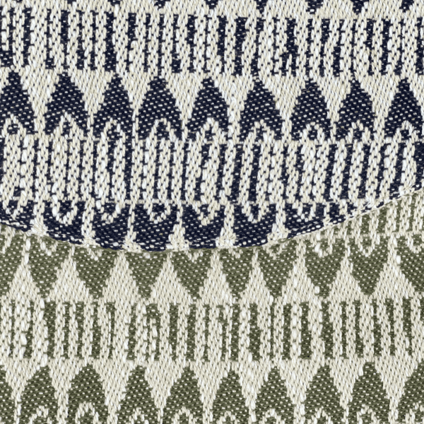 Linen placemat with Frisée design in black and forest green - Image 3