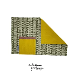 Tovaglietta in Lino disegno Frisée color verde bosco e giallo senape, con tasca giallo senape e velluto rosa