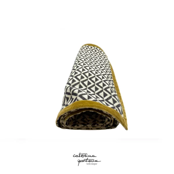 Decorative Strip in Linen with black lozenges design, with gold-colored velvet border - Image 2
