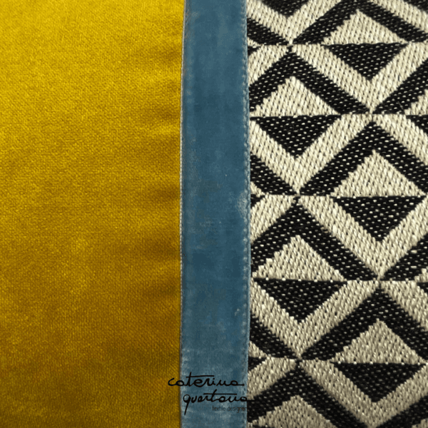 Cuscino in Lino disegno Losanghe color nero, velluto giallo zafferano, nastro in velluto color carta da zucchero - Image 4