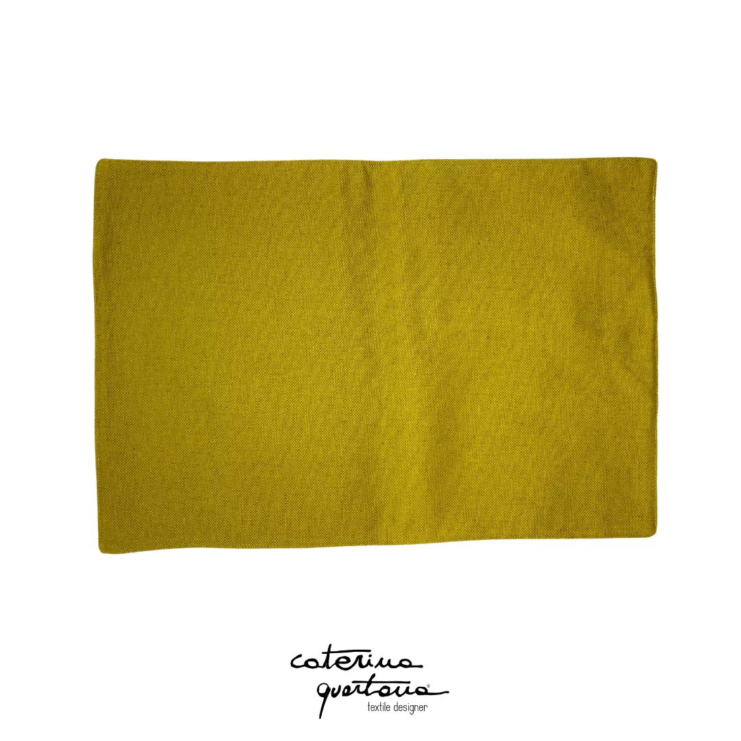 Tovaglietta in Lino disegno Bouclè color écru e verde oliva, con tasca color verde oliva e canetè color cammello - immagine 3