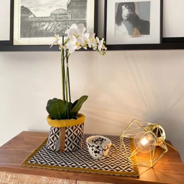 Decorative Strip in Linen with black lozenges design, with gold-colored velvet border - Image 3