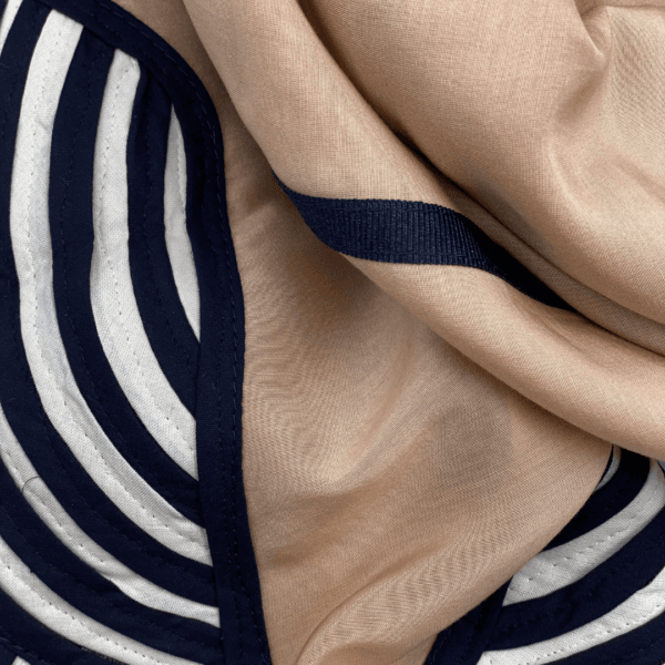 Sciarpa Foulard in Seta Cotone color cipria, bordata in canetè color nero - Image 3
