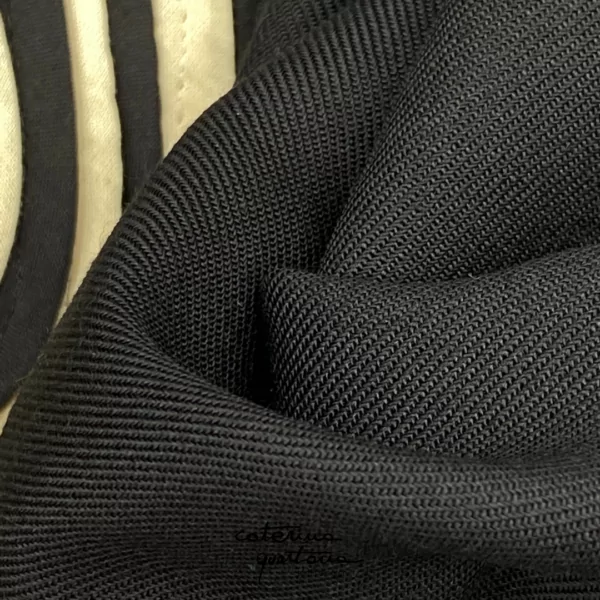 Sciarpa Stola in Lana Seta color nero bordata in canetè color beige - Image 3