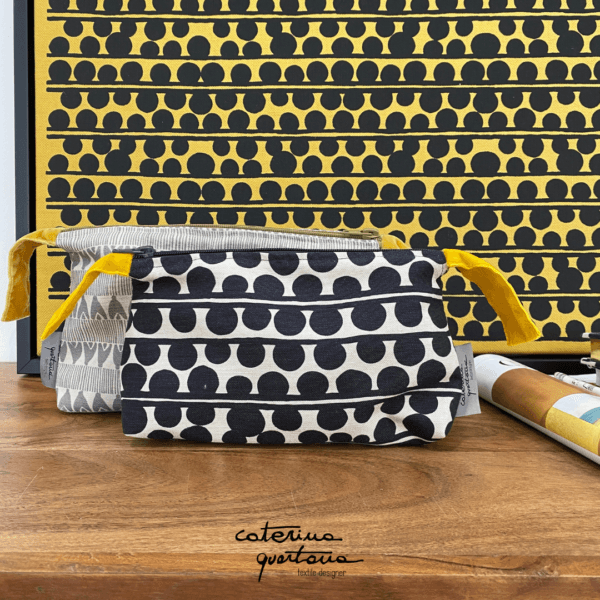 Pochette in Lino con disegno Bouclè colore nero ed écru, velluto color giallo limone - Image 4