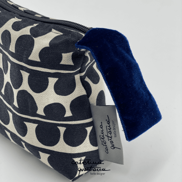 Pochette in Lino con disegno Bouclè colore nero ed écru, velluto color blu - immagine 2