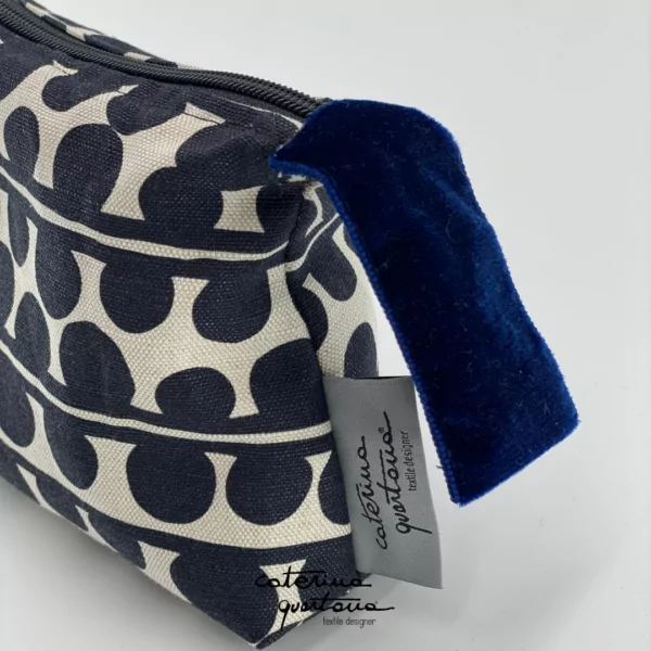 Pochette in Lino con disegno Bouclè colore nero ed écru, velluto color blu - Image 2