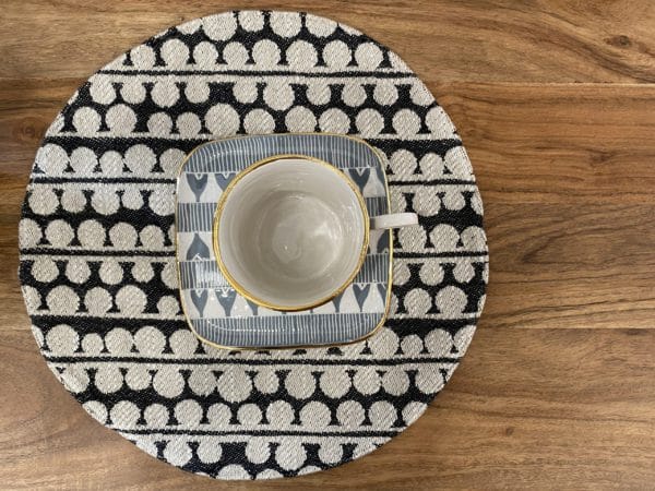 Linen placemat with Bouclè design in black and gray - Image 5