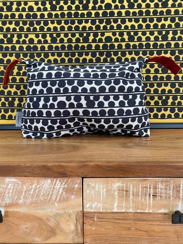 Pochette in Lino con disegno Bouclè colore nero ed écru, velluto color ruggine - Image 3