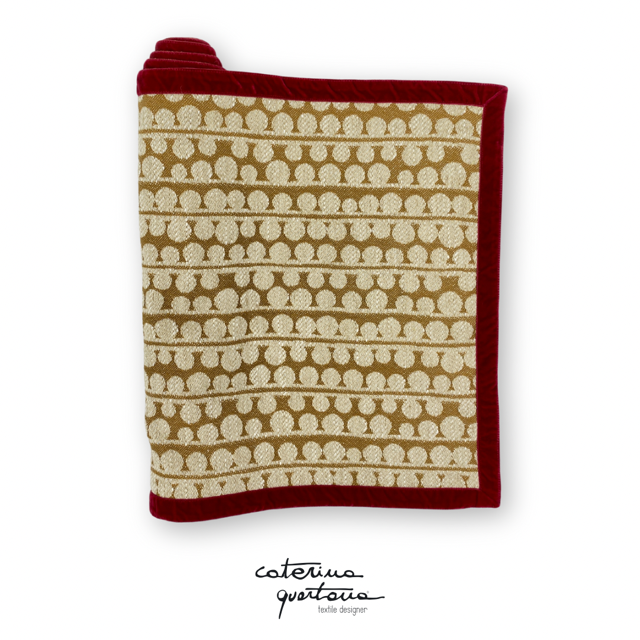 Striscia Decorativa in lino e cotone disegno Bouclé color biscotto con bordo in velluto color bordeaux
