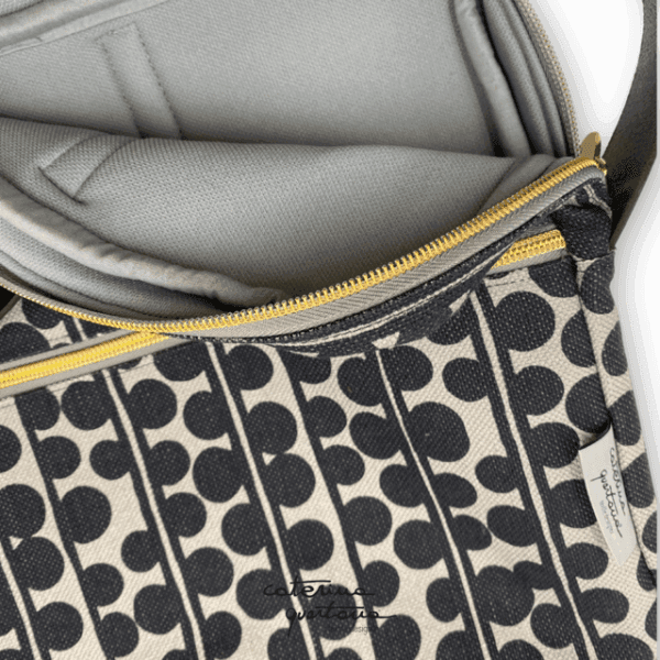 Borsa porta PC in Lino disegno Bouclé colore nero e grigio, con manico e tracolla in cuoio colore nero e dettagli dorati