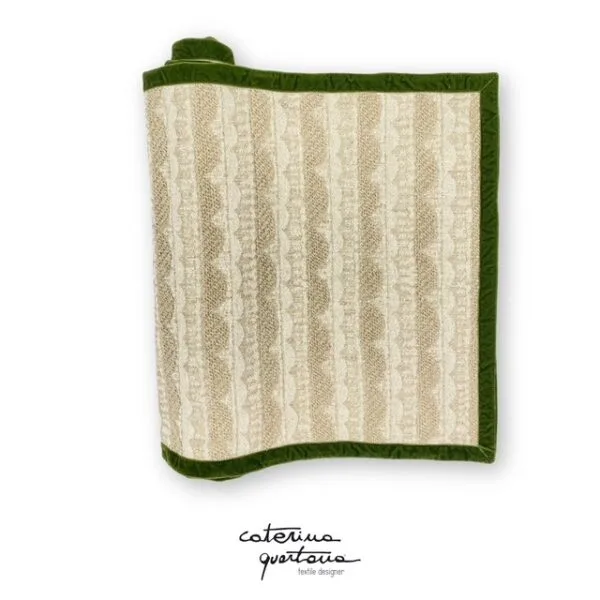 Striscia Decorativa in lana e cotone disegno Tissage color écru con bordo in velluto color verde bosco