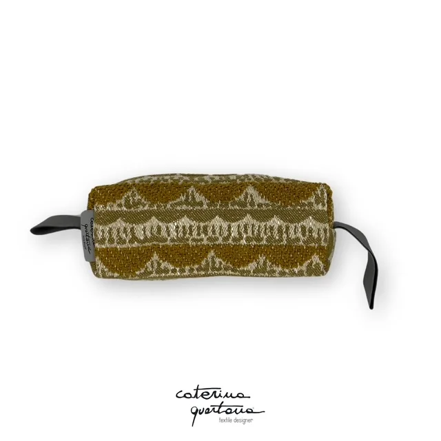 Beauty in tessuto disegno Tissage colore bisso, con manico in canetè colore grigio e dettagli dorati