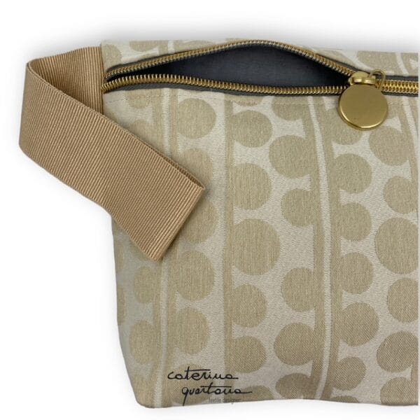 Pochette in Cotone disegno Bouclé colore ecrú, con manico in canetè colore ecrú e dettagli dorati