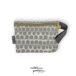 Pochette in Cotone disegno Bouclé colore grigio, con manico in canetè colore grigio e dettagli dorati