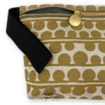 Pochette in Cotone disegno Bouclé colore oro, con manico in canetè colore nero e dettagli dorati
