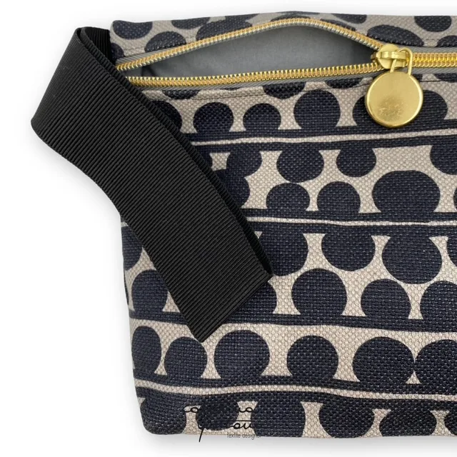 Pochette in Lino disegno Bouclé colore nero e grigio, con manico in canetè colore nero e dettagli dorati