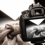 Foulard in Mussole di Seta: Delicatezza e Traspirabilità per l’Estate - Approfondisci le caratteristiche delle mussole di seta, ideali per affrontare il caldo con stile.