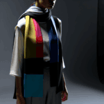 Sciarpa Color Block: Come Abbinarla ai Tuoi Look Monocromatici - Gioca con i colori contrastanti per creare combinazioni d’effetto con le sciarpe color block.