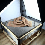 Stola Intrecciata: Una Nuova Forma di Eleganza Tessile - Esplora la tecnica dell’intreccio tessile nelle stole per uno stile originale e sofisticato.