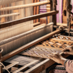 La Cultura del Telaio Manuale: Tessere Tempo, Memoria e Identità - Approfondisci il valore del telaio tradizionale come strumento culturale e progettuale nel textile design.