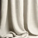 Tende in Lino Lavato: Il Tessuto della Purezza e dell’Equilibrio - Scopri la texture naturale e vissuta del lino lavato per ambienti calmi e sofisticati.