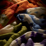 Tovaglioli in Cotone Tinto con Colori Naturali - Scopri le antiche tecniche di tintura vegetale che rendono unici i tovaglioli sardi.