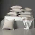 Cuscini in Lino Lavato: Comfort Naturale e Design Tattile - Scopri come la texture vissuta del lino porta autenticità nel living.