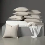Cuscini in Lino Lavato: Comfort Naturale e Design Tattile - Scopri come la texture vissuta del lino porta autenticità nel living.