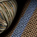 Disegno e Materia: Il Dialogo tra Pattern e Fibra - Analizza l’interazione tra disegno tessile e struttura del filato.