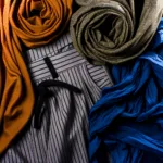 Pochette Coordinabili: Armonia tra Tessuto, Colore e Dettaglio - Esplora la tendenza delle collezioni coordinate tra accessori e abbigliamento.